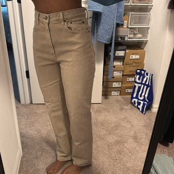 A&F Curve Love Ultra High Rise 90s Straight Jean - Picture 7 of 7